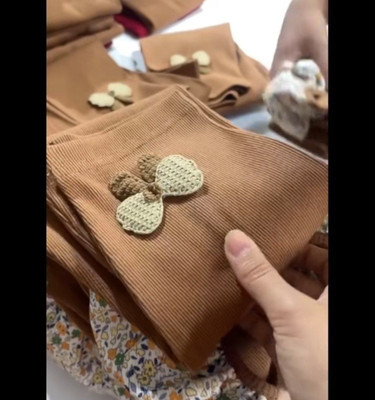 بلوزشلوار دخترانه گل مینیاتوری (۲ سال تا ۱۰ سال )
